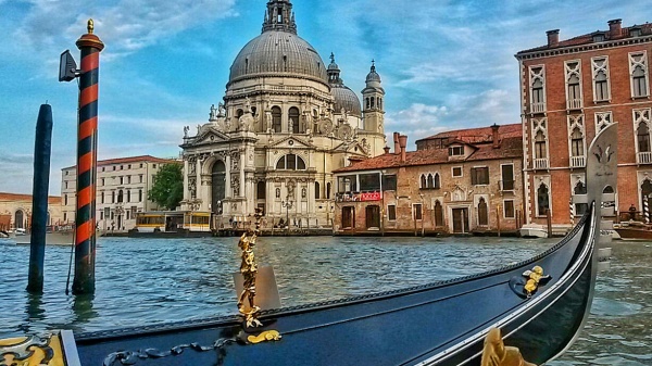 Venice gondola ride gift experience